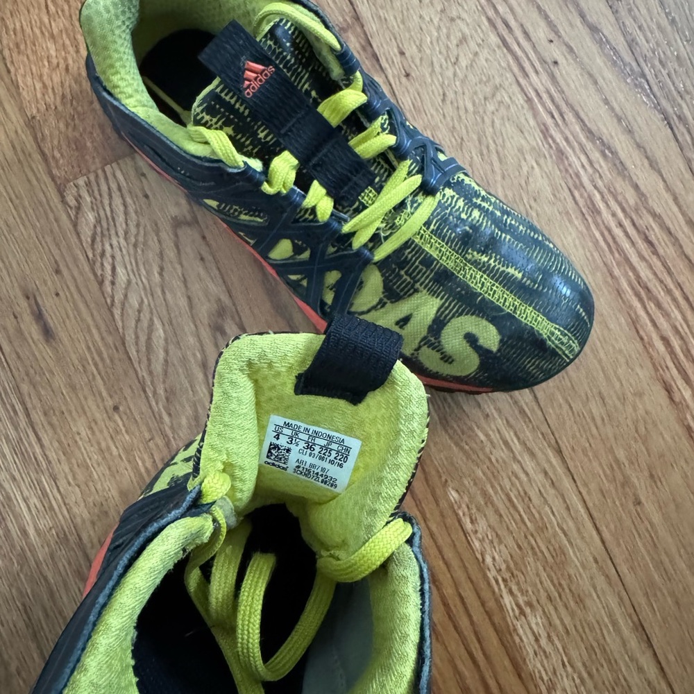 Adidas Boys Shoes - Picture 6 of 7